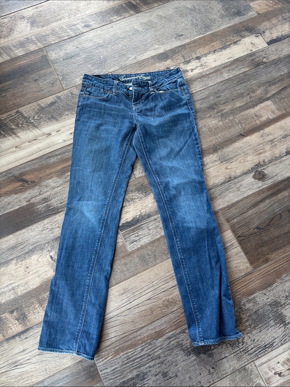 American Eagle Outfitters Classic Straight-Leg Jeans in Medium Blue
